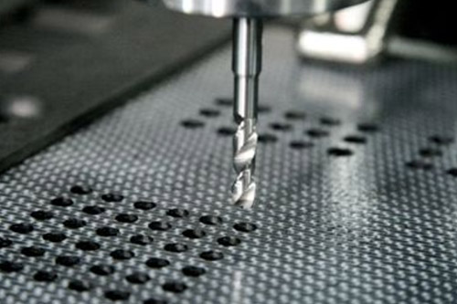 碳纤维板可以手工打孔吗?
